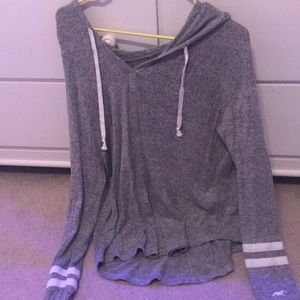 gray hooded sweatshirt